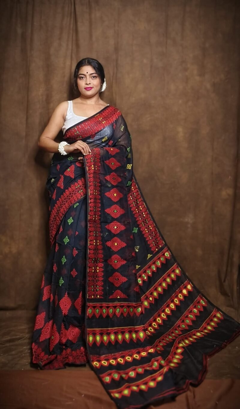 Exclusive Black Dhakai Jamdani Sari - Image 2