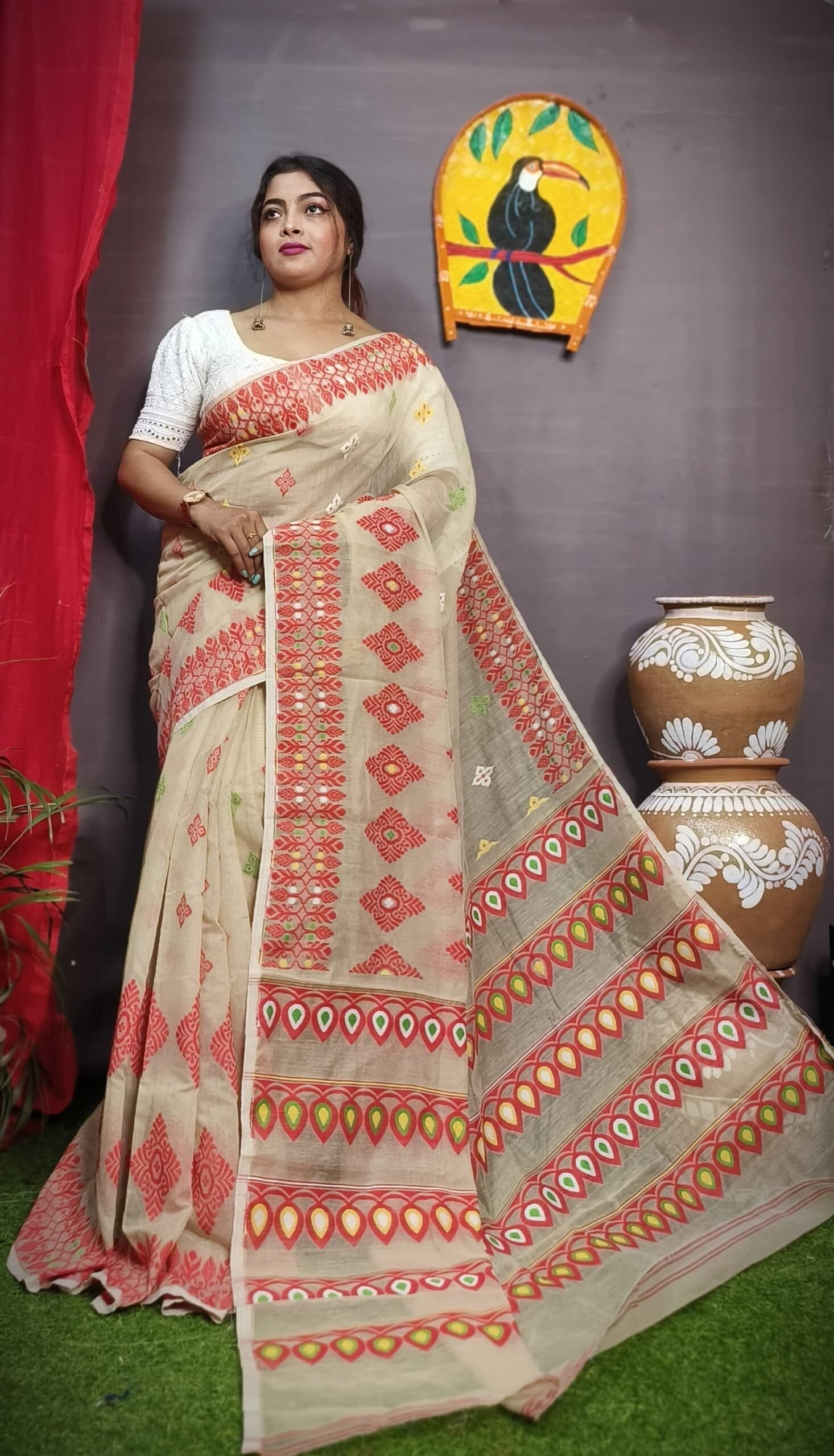 Exclusive Pale Silver Dhakai Jamdani Sari - Image 2