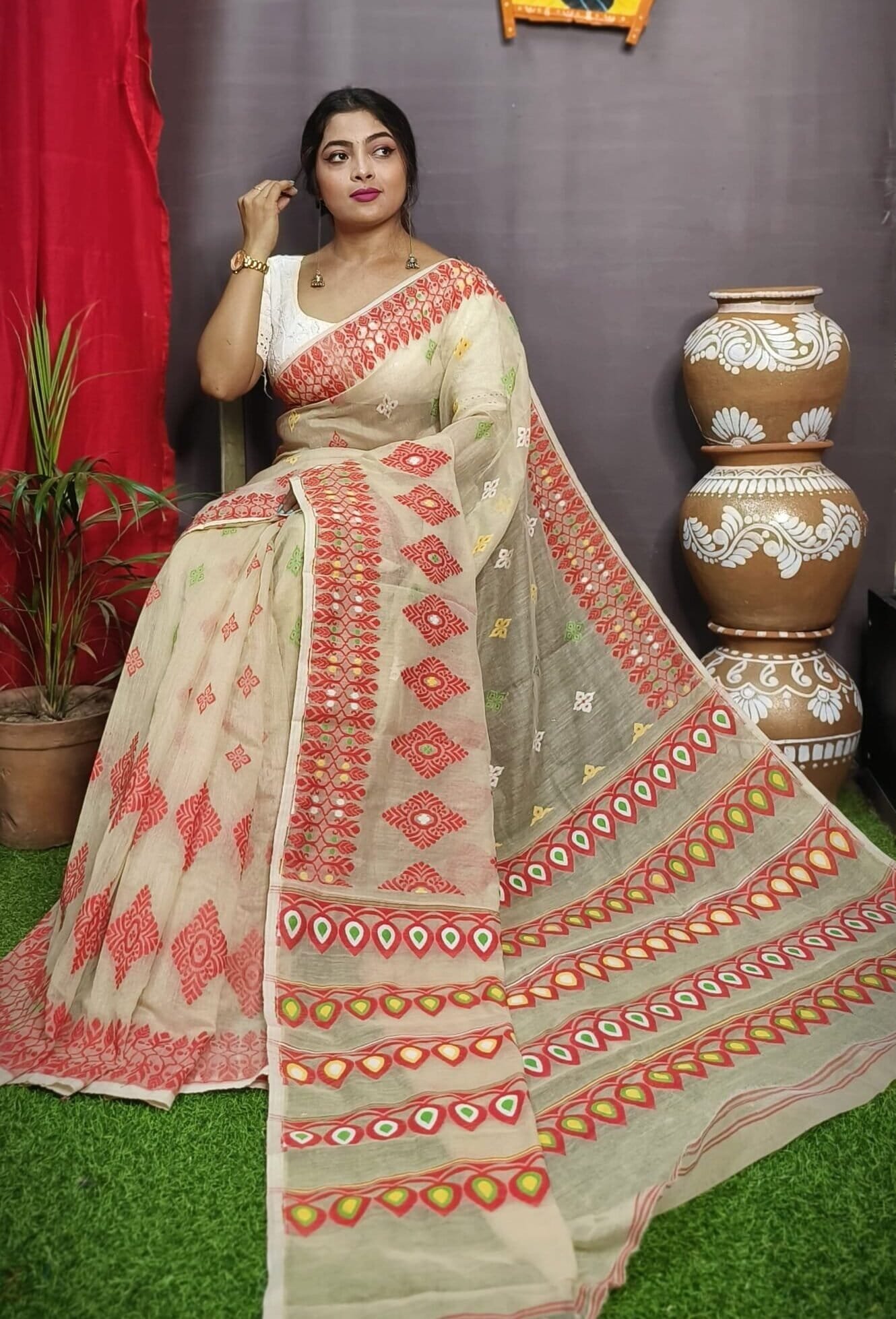 Exclusive Pale Silver Dhakai Jamdani Sari