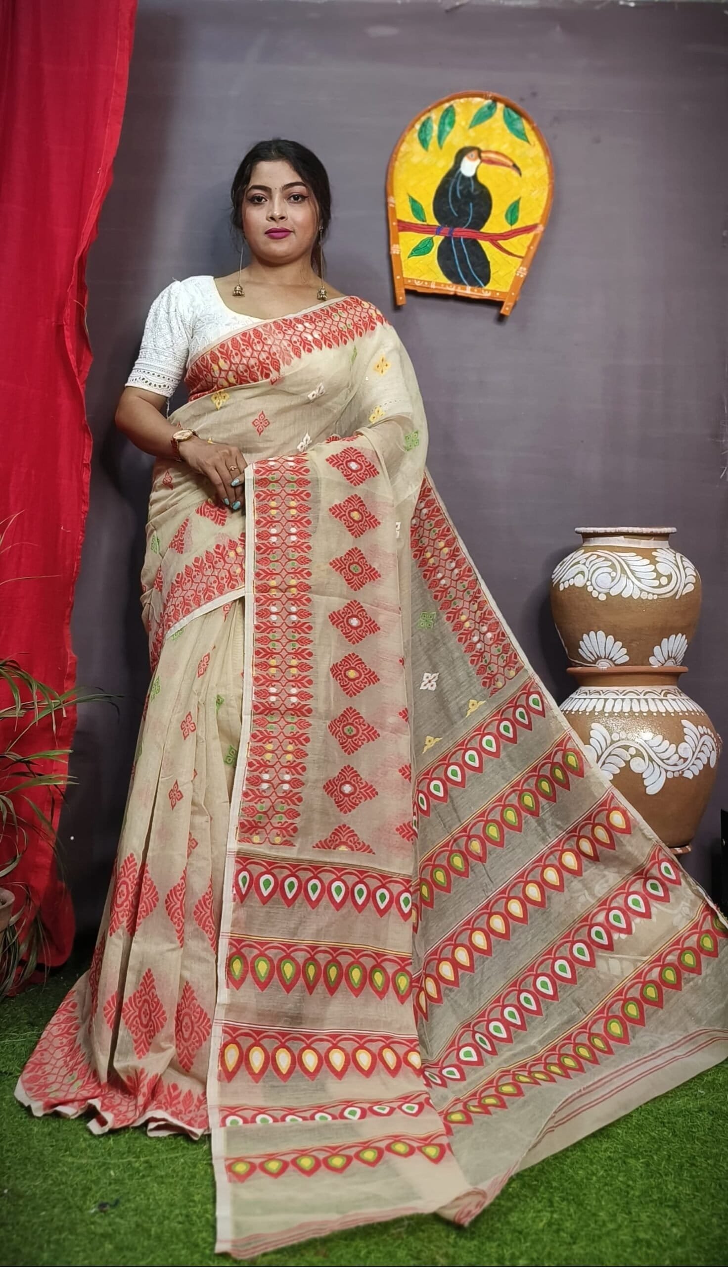 Exclusive Pale Silver Dhakai Jamdani Sari - Image 3