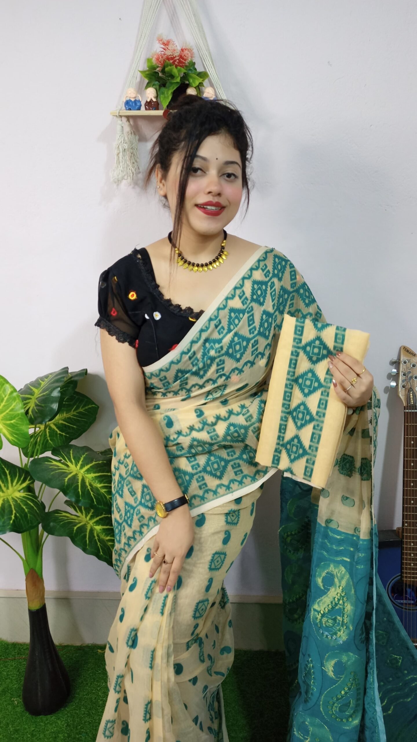 Exclusive Golden Weaves Jamdani Saree - Image 2