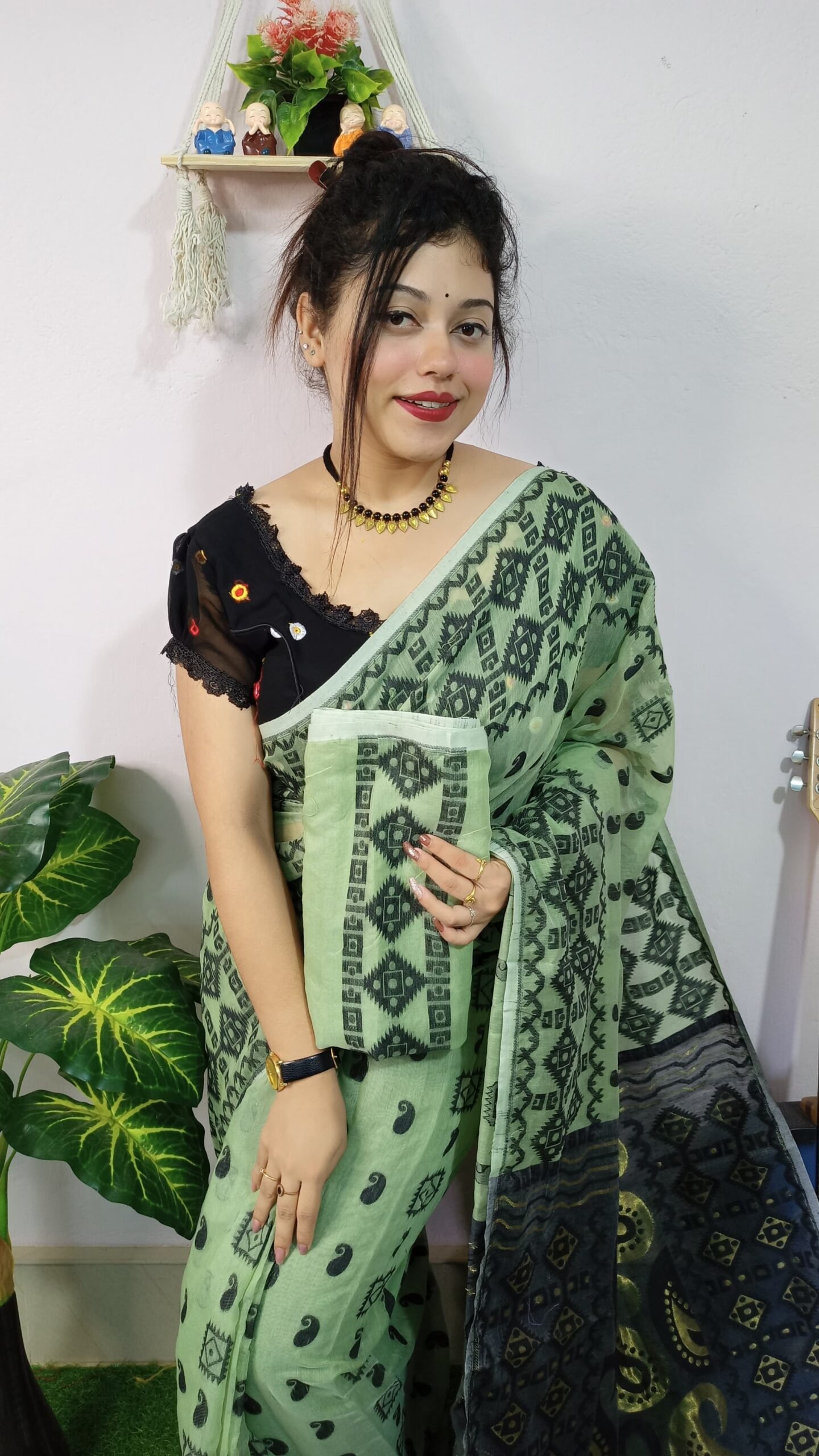 Exclusive Golden Weaves Jamdani Saree - Image 2