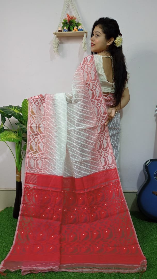 Exclusive Ikkort Red White Soft Jamdani Saree - Image 3