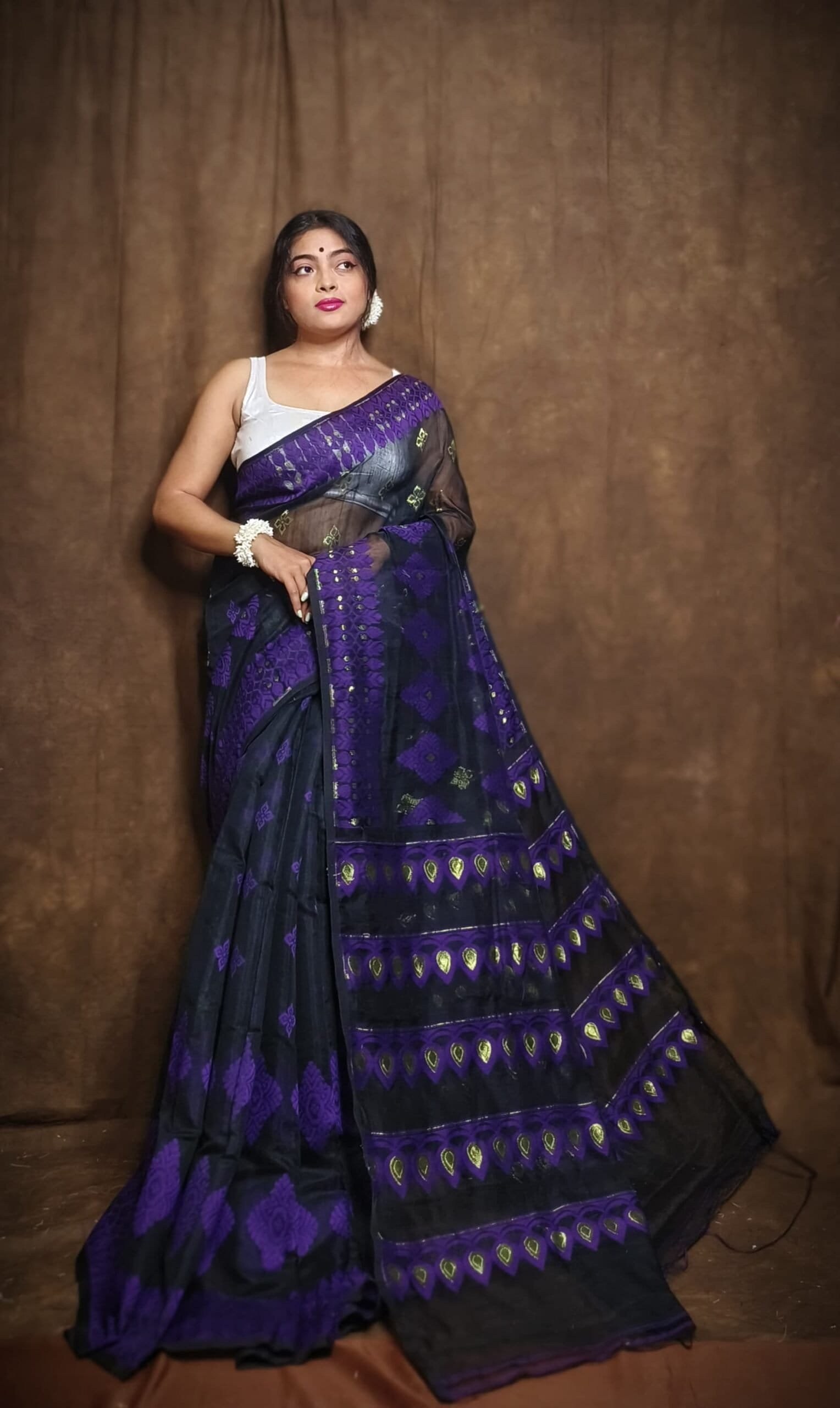 Exclusive Black Dhakai Jamdani Saree - Image 2
