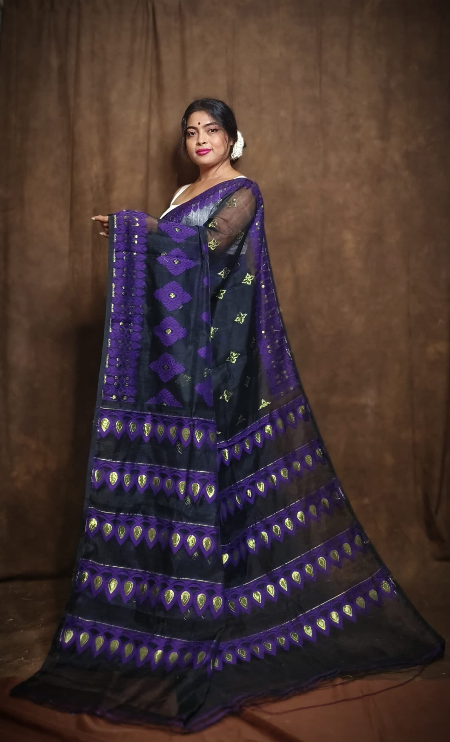 Exclusive Black Dhakai Jamdani Saree - Image 3