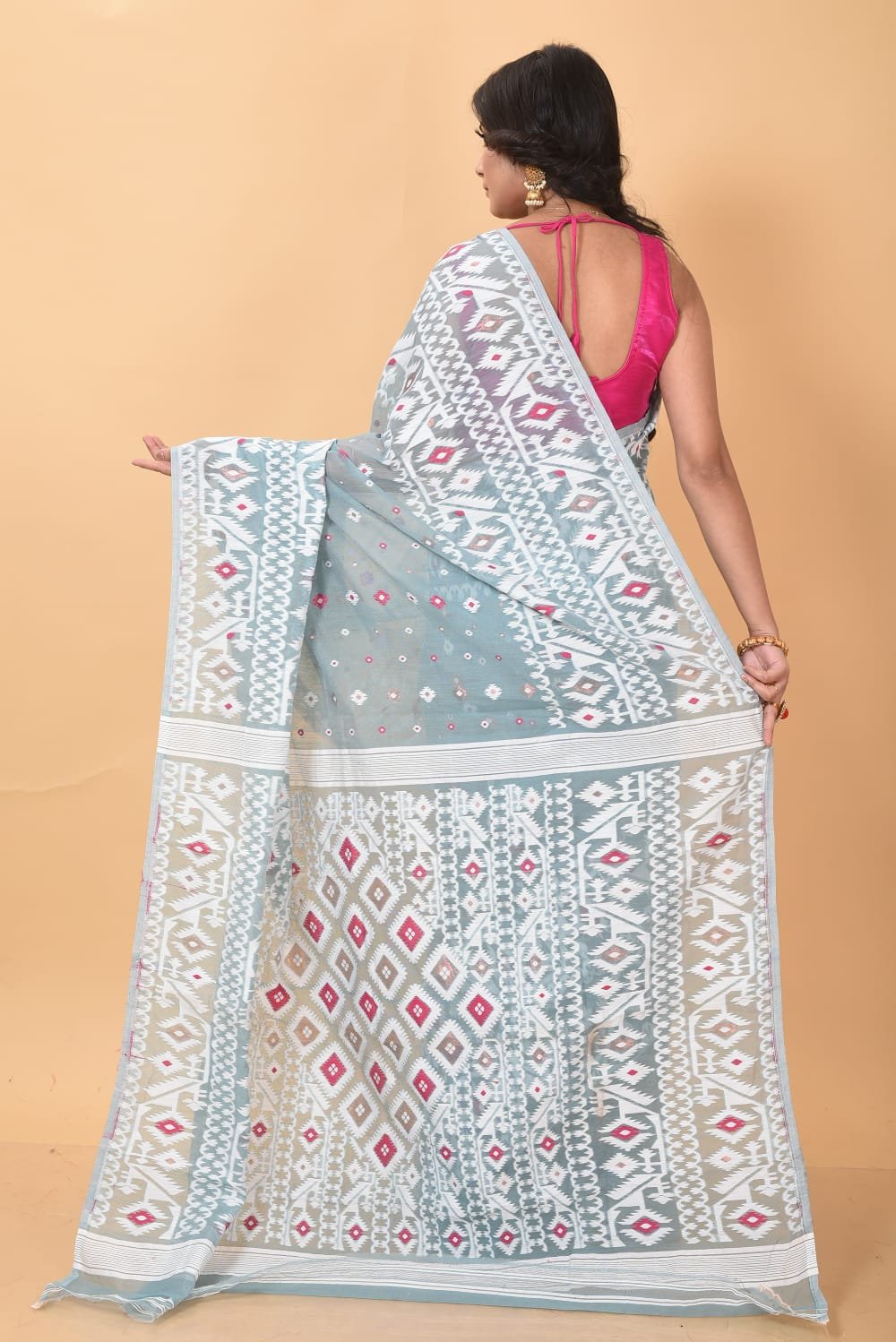 Hit Grey Soft Dhakai Jamdani Saree - Image 3