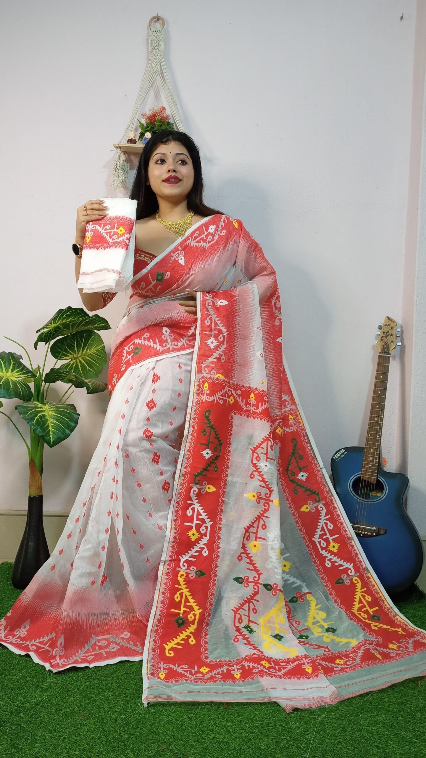 Exclusive White Red Ikkot Soft Jamdani Saree - Image 2