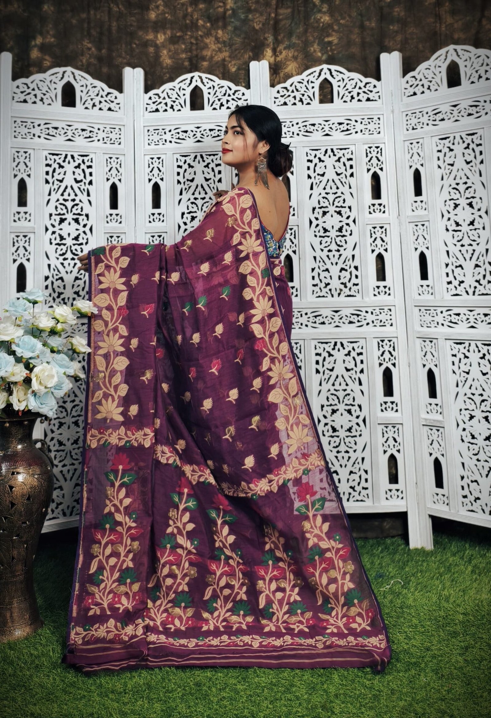Deep Majenda Soft Lata Dhakai Jamdani Sari - Image 4