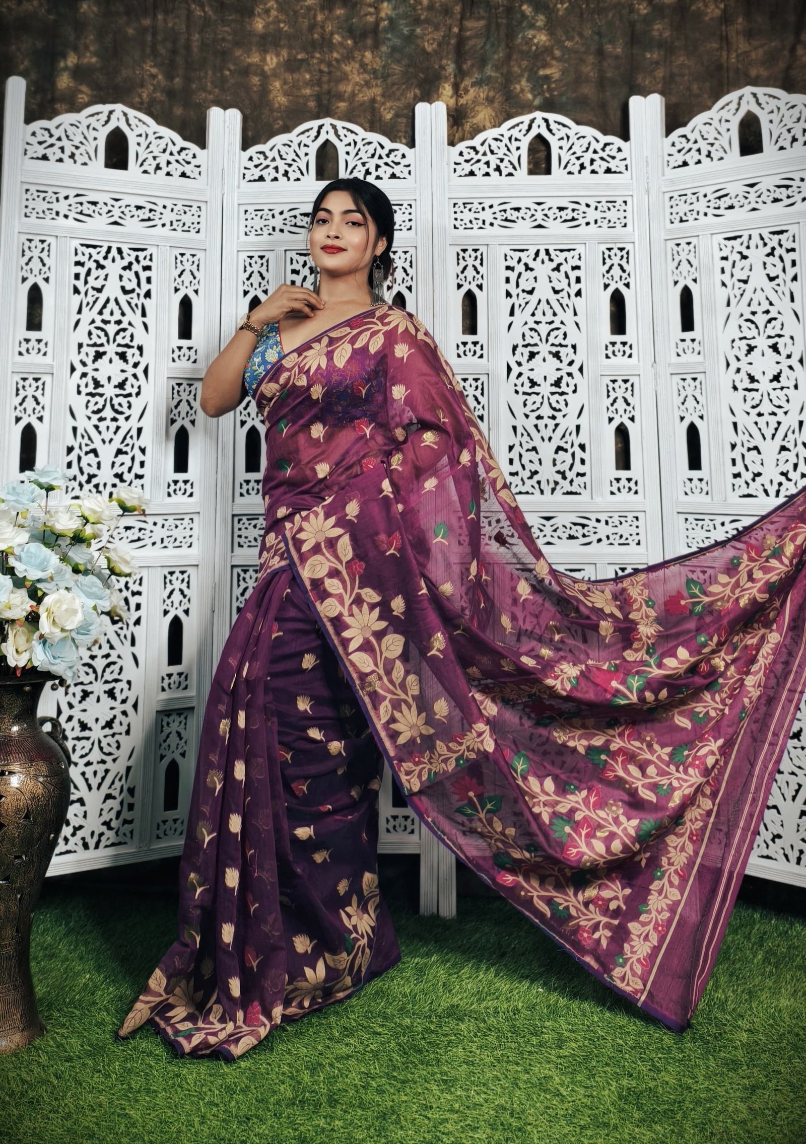 Deep Majenda Soft Lata Dhakai Jamdani Sari - Image 2