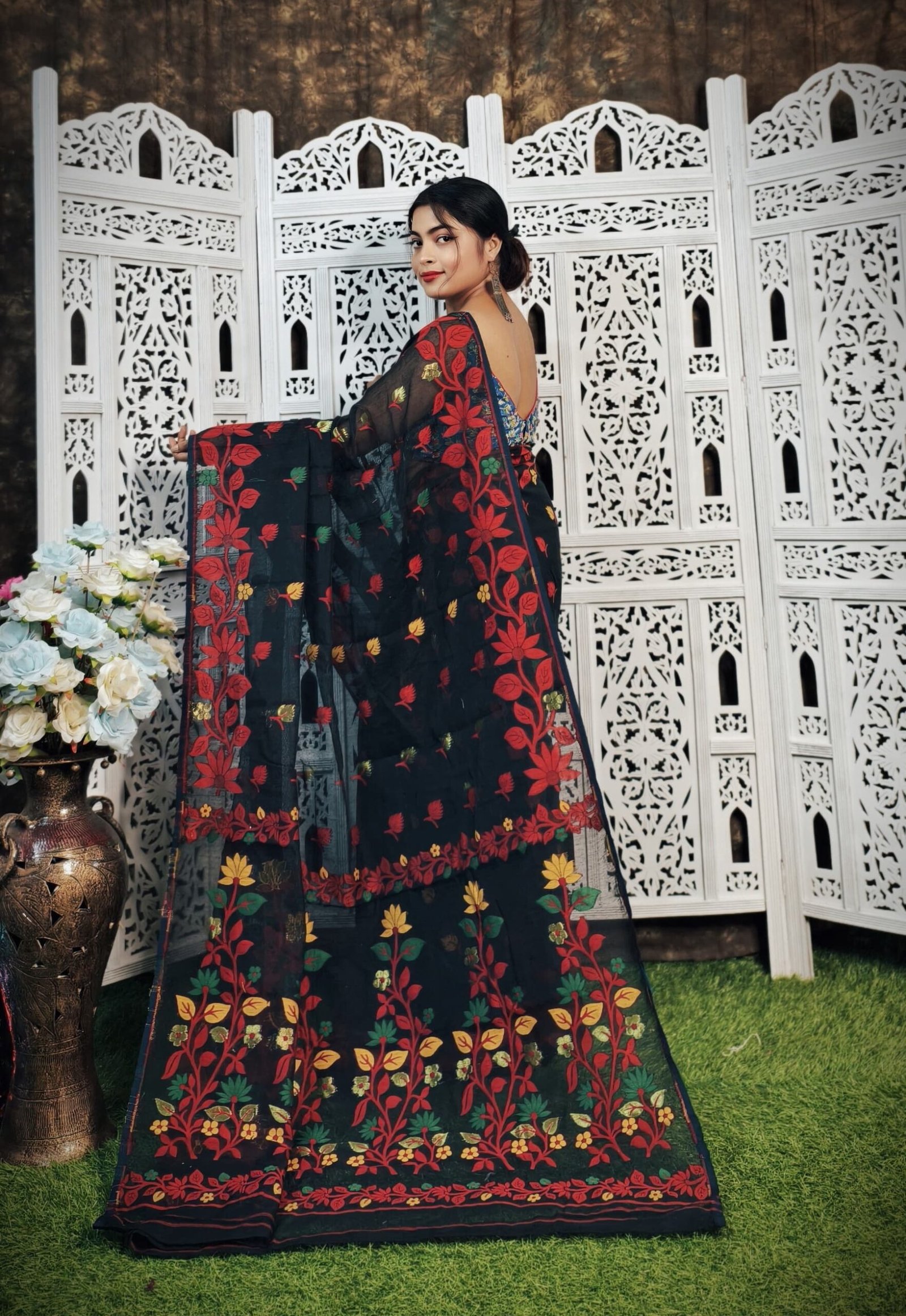 Black Red Soft Lata Dhakai Jamdani Sari - Image 3