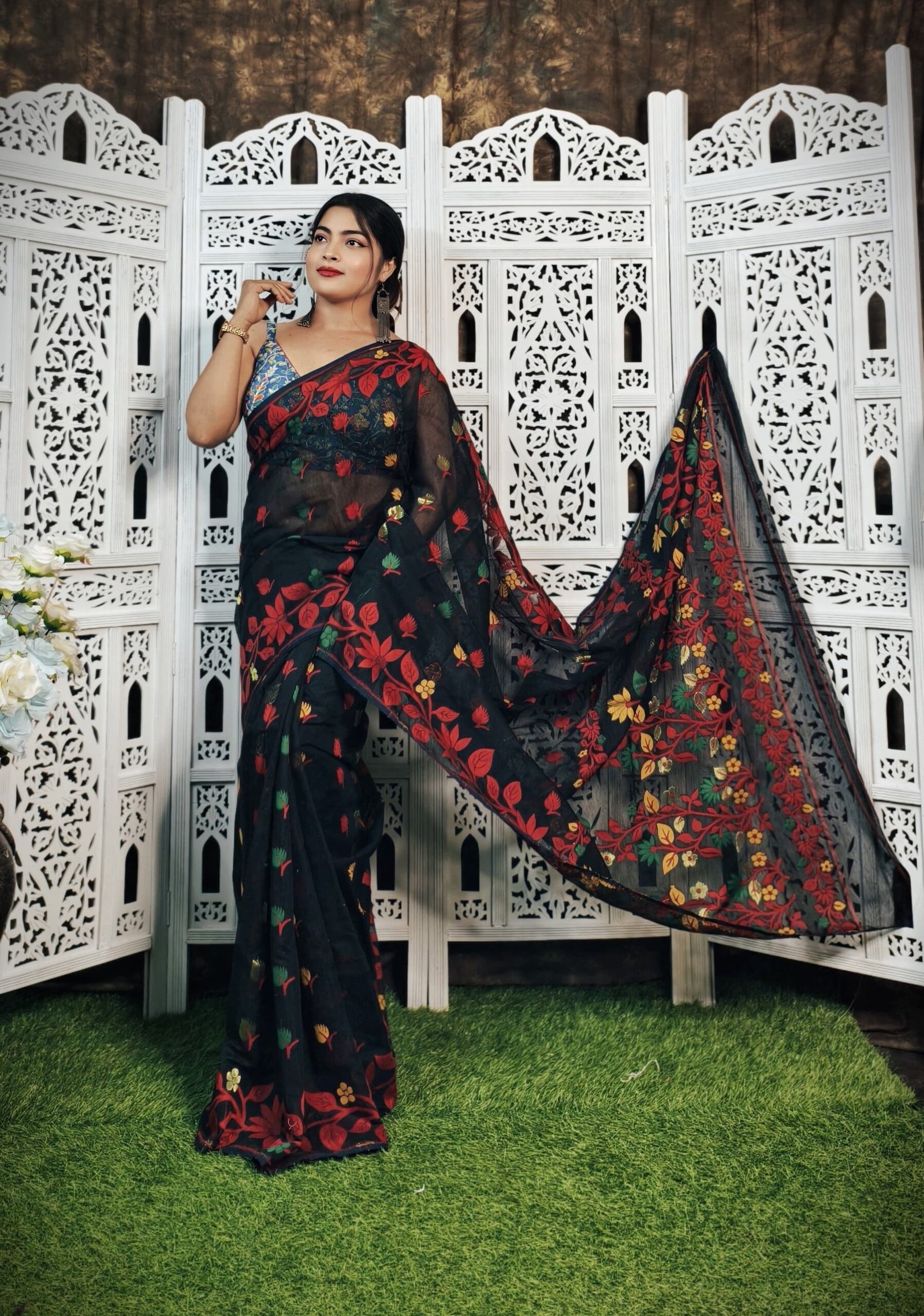 Black Red Soft Lata Dhakai Jamdani Sari - Image 2