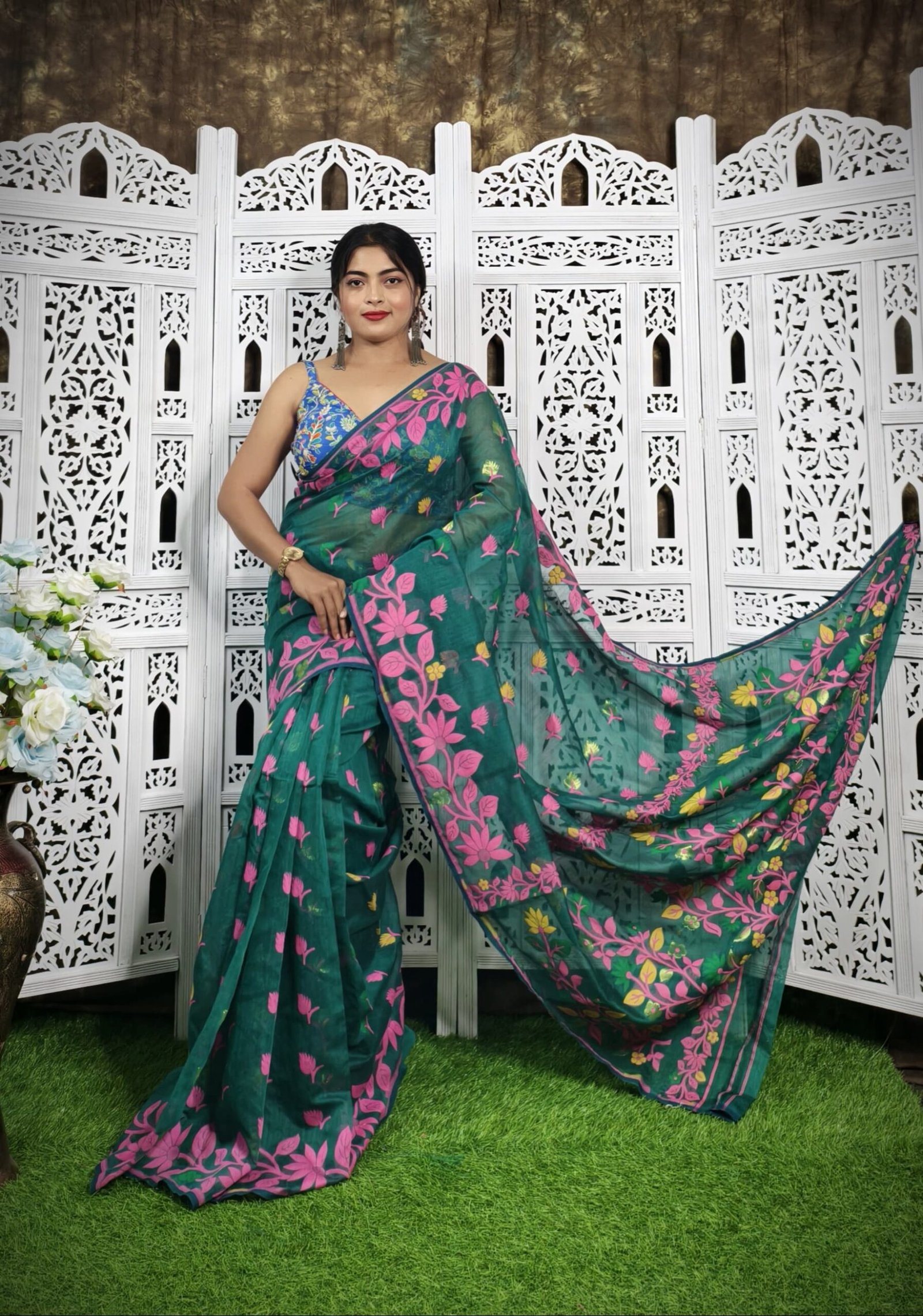 Deep Green Soft Lata Dhakai Jamdani Sari - Image 2