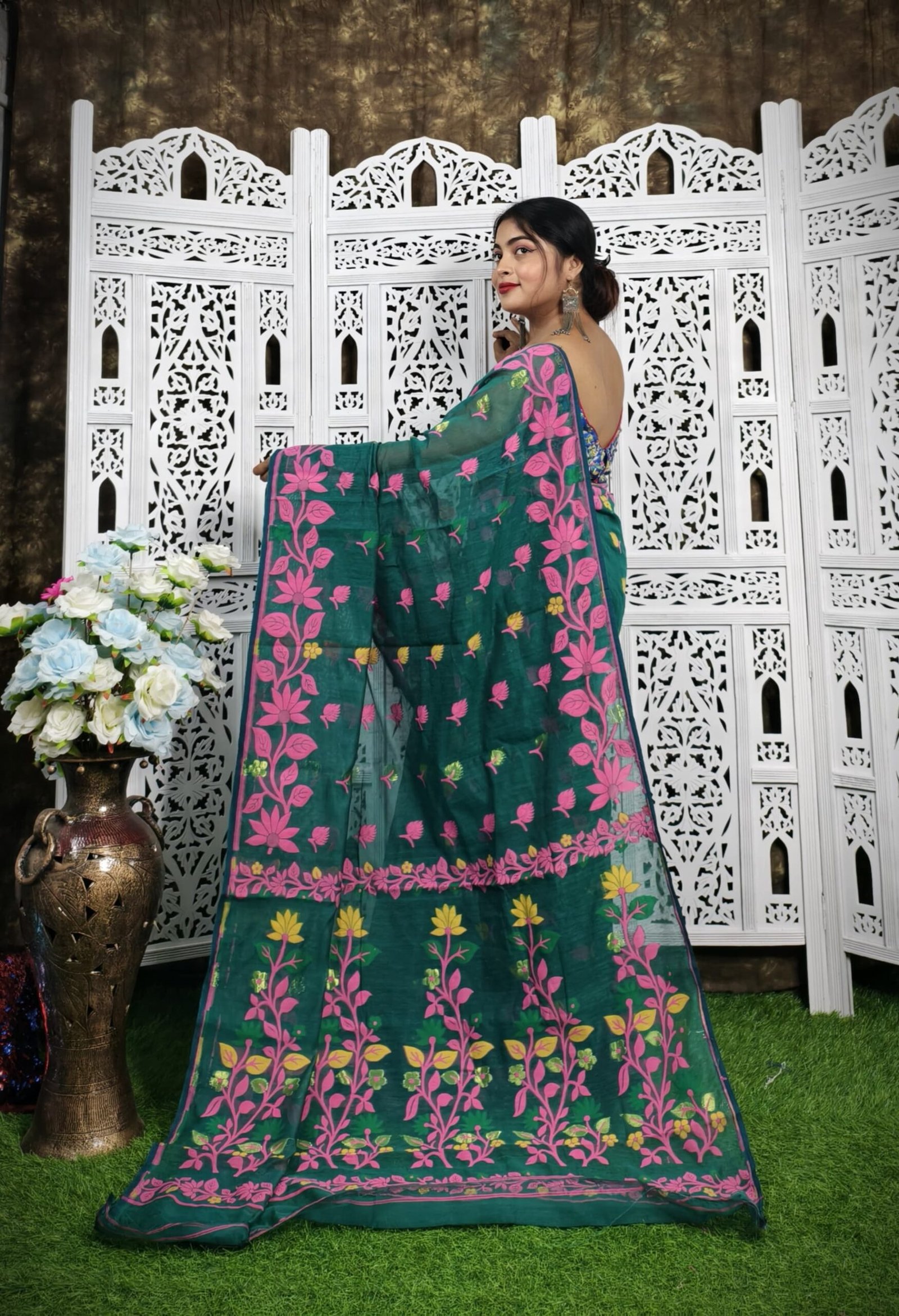Deep Green Soft Lata Dhakai Jamdani Sari - Image 3