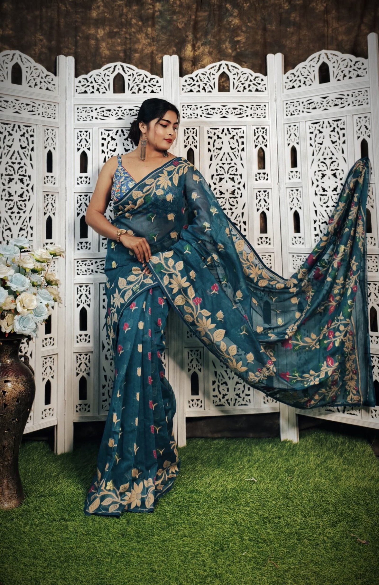 King Green Soft Lata Dhakai Jamdani Saree - Image 2