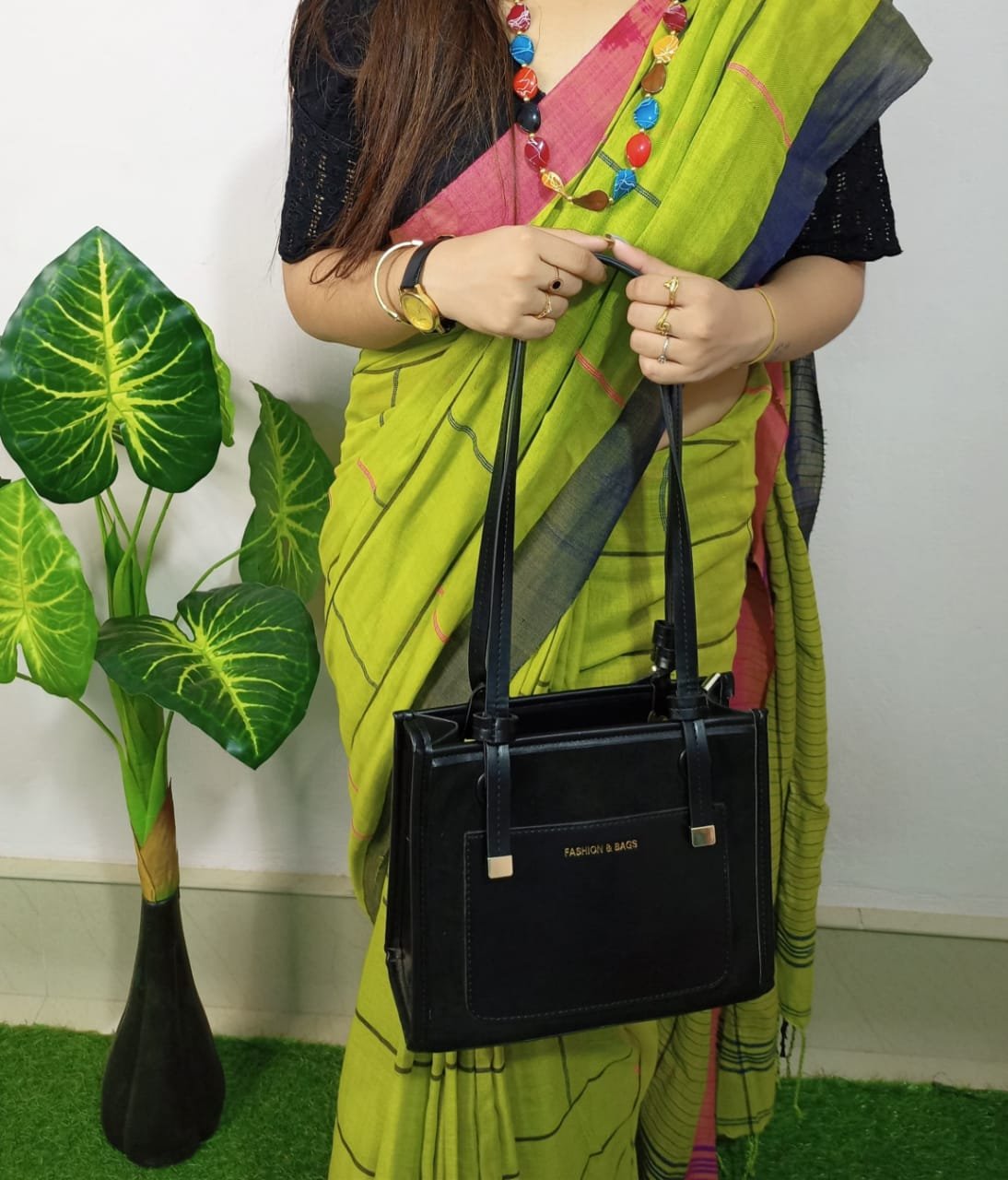 Itbuti Soft Green Khadi Saree - Image 2