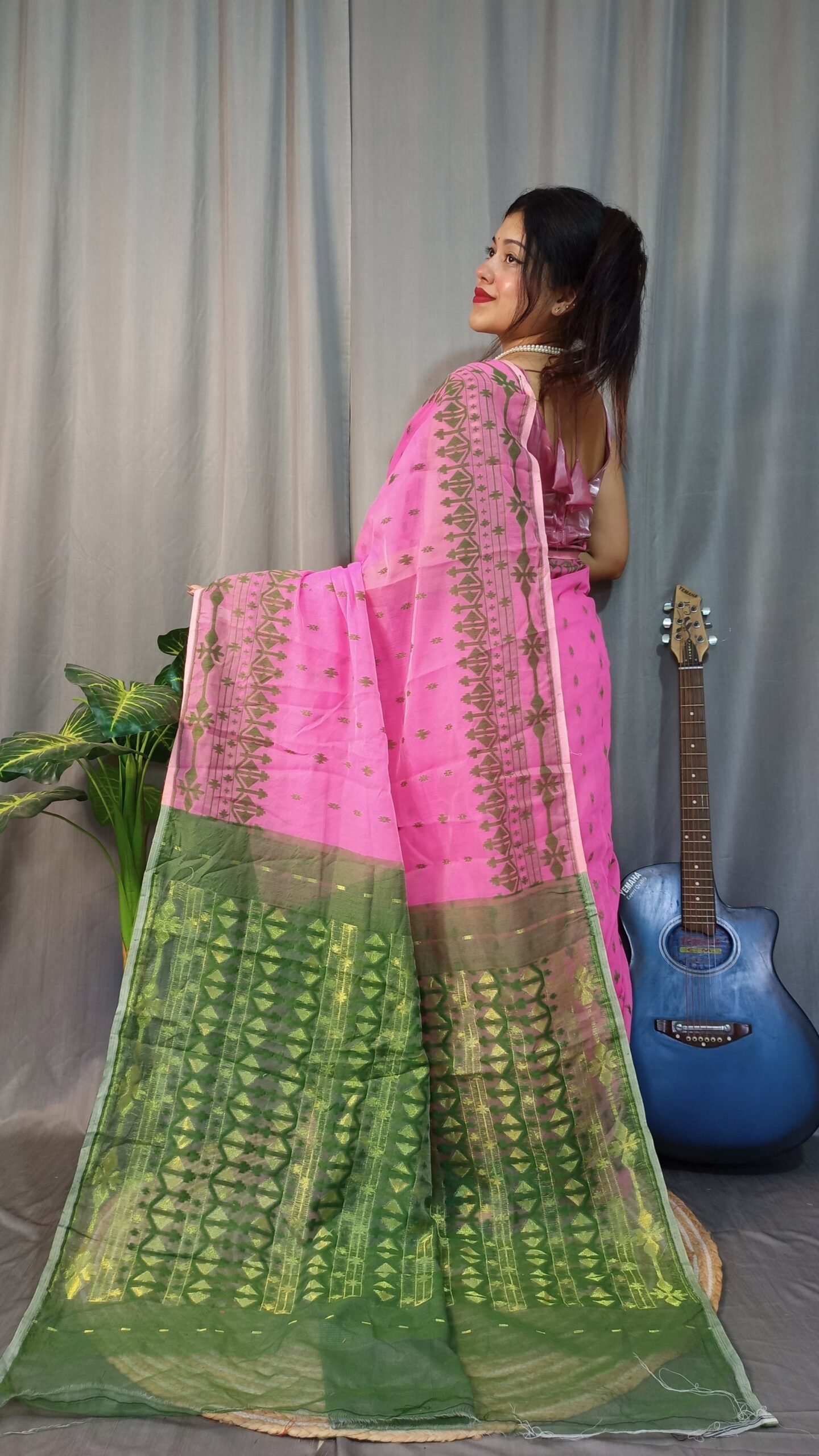 Tarongonila Soft Pink Jamdani Saree - Image 2