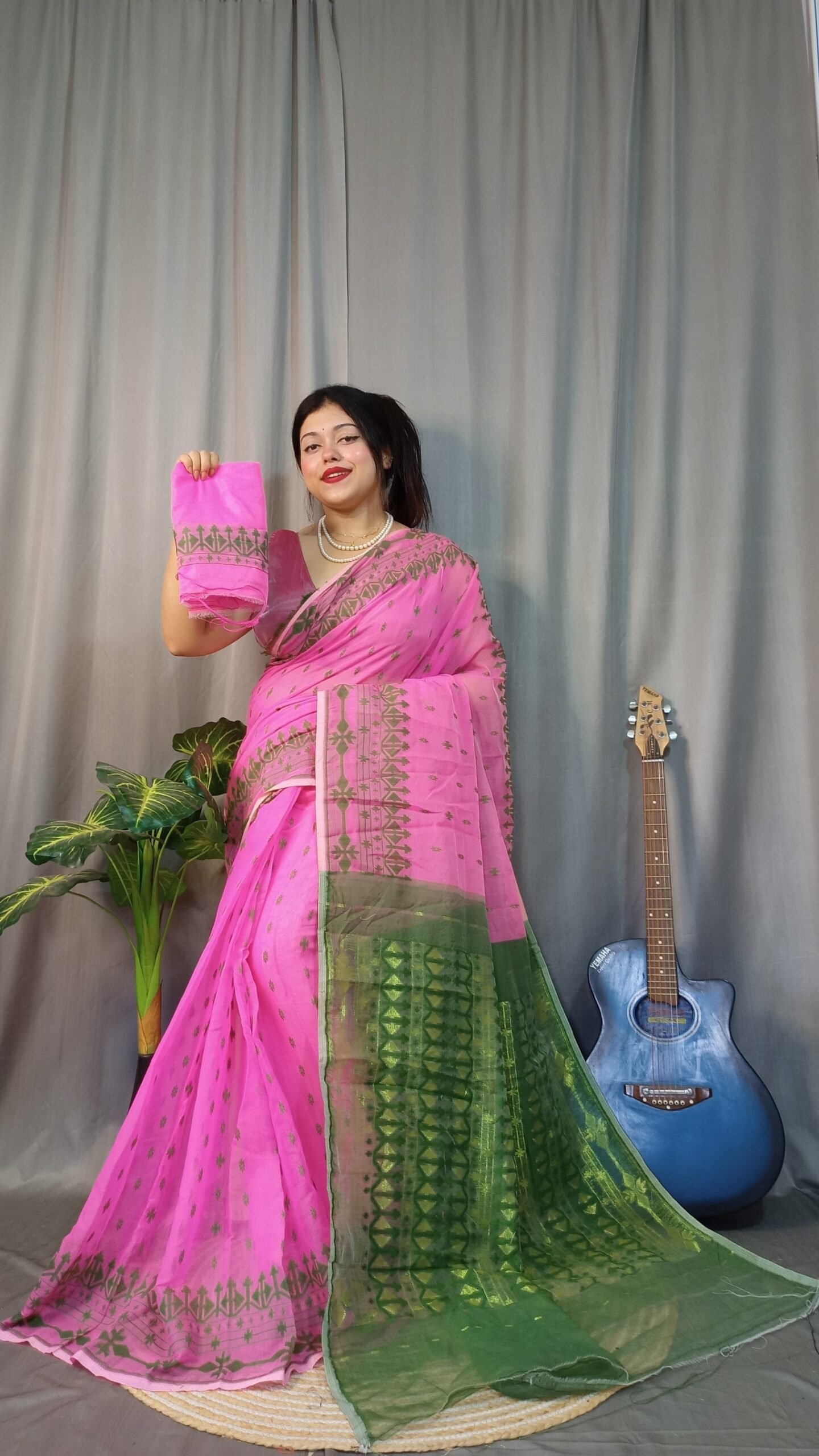 Tarongonila Soft Pink Jamdani Saree - Image 3