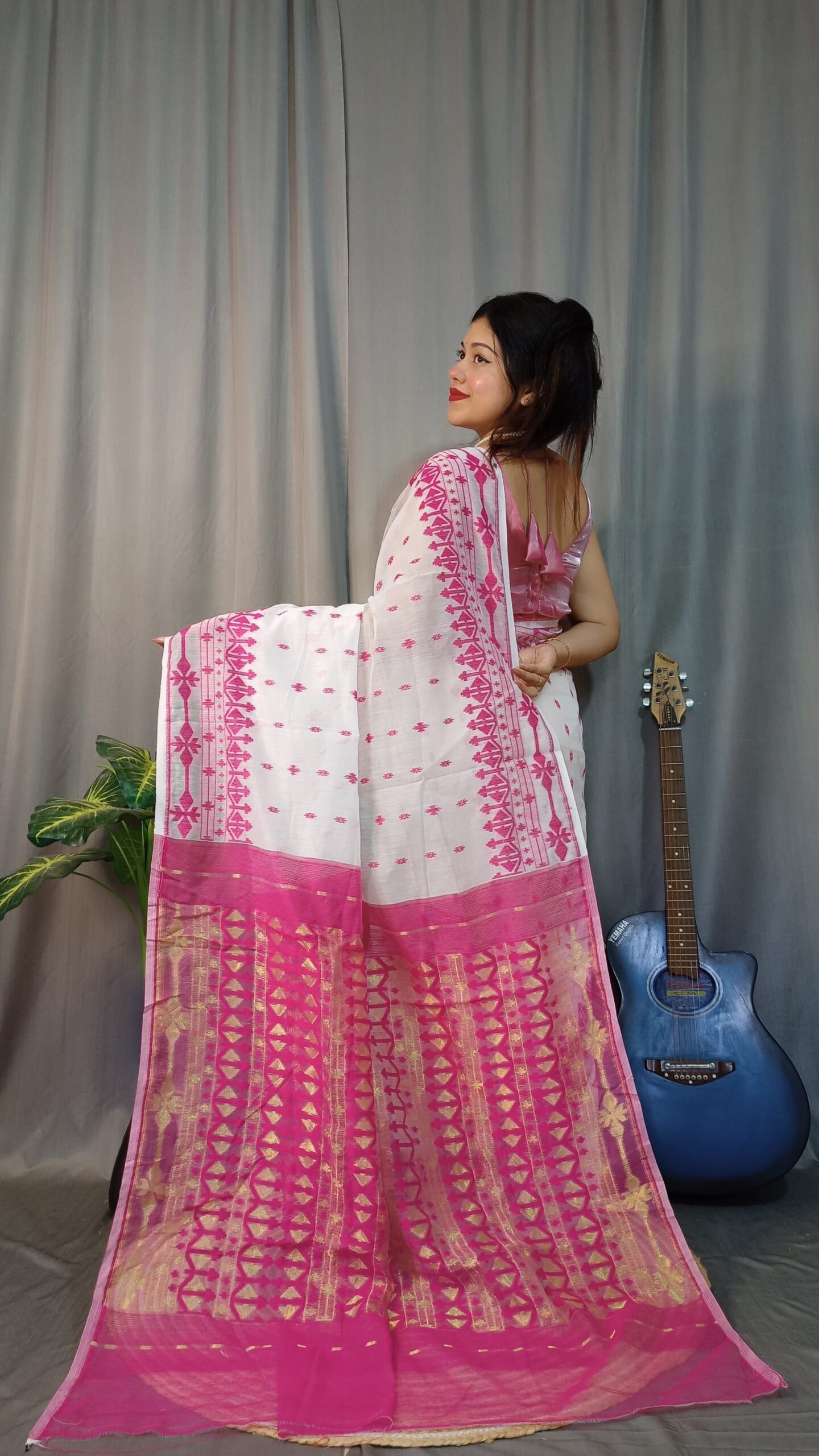 Tarongonila Soft White Pink Jamdani Saree - Image 2