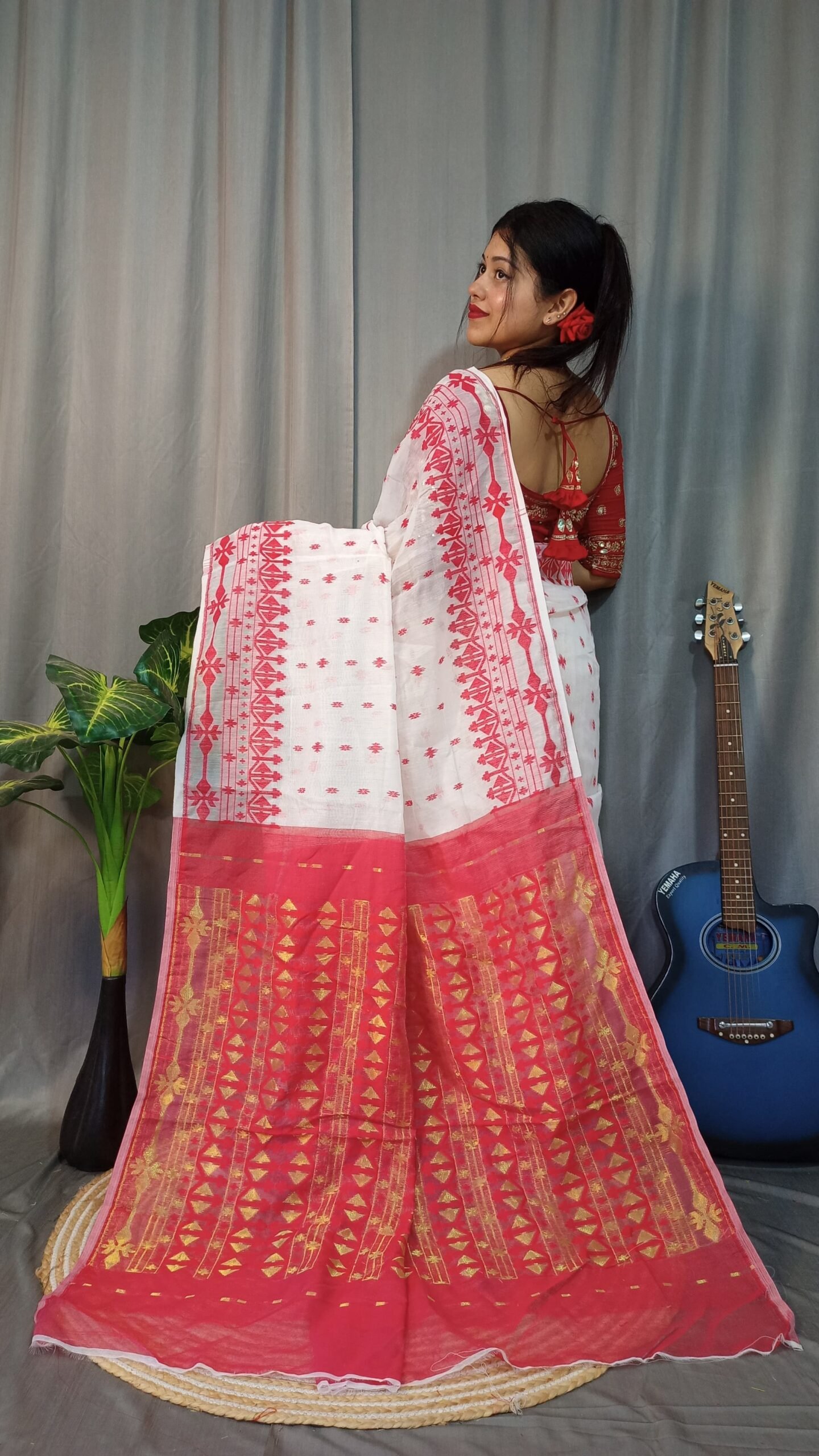 Tarongonila Soft White Red Jamdani Saree - Image 3