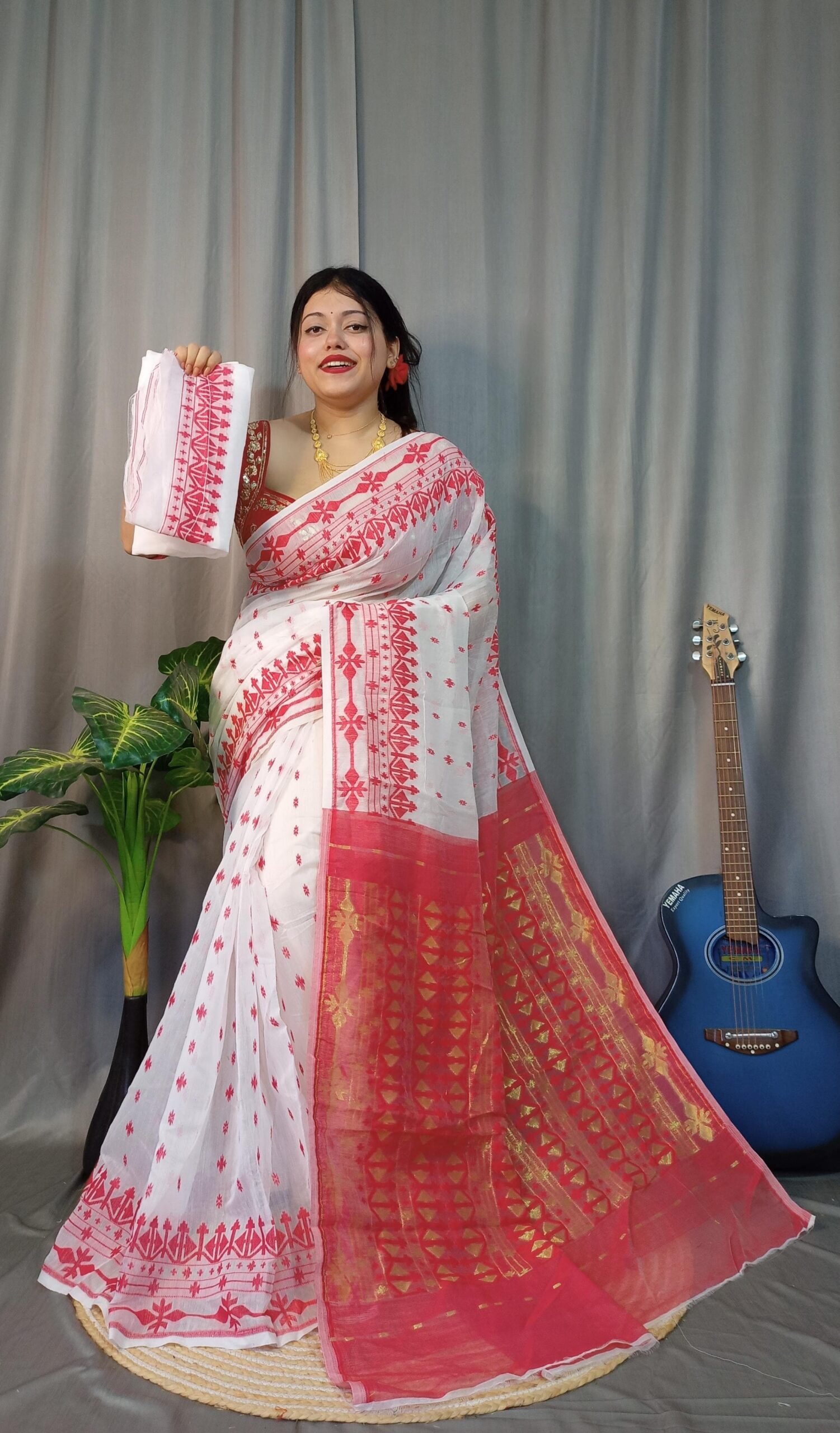 Tarongonila Soft White Red Jamdani Saree - Image 2