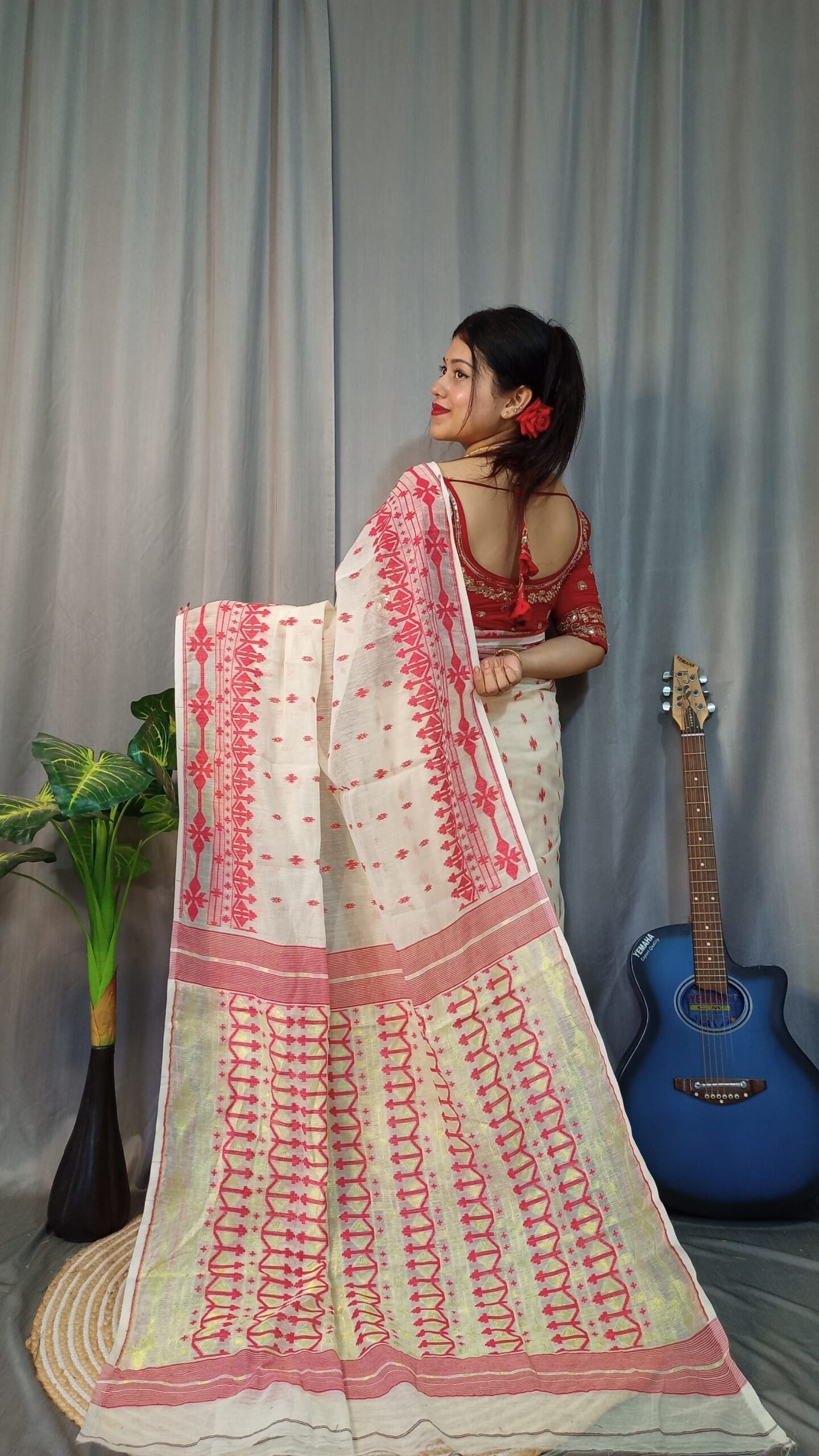Tarongonila Soft Off White Red Jamdani Saree - Image 2