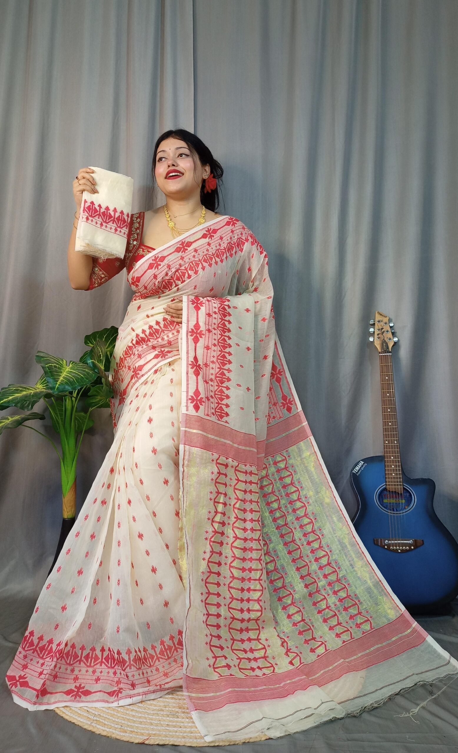 Tarongonila Soft Off White Red Jamdani Saree