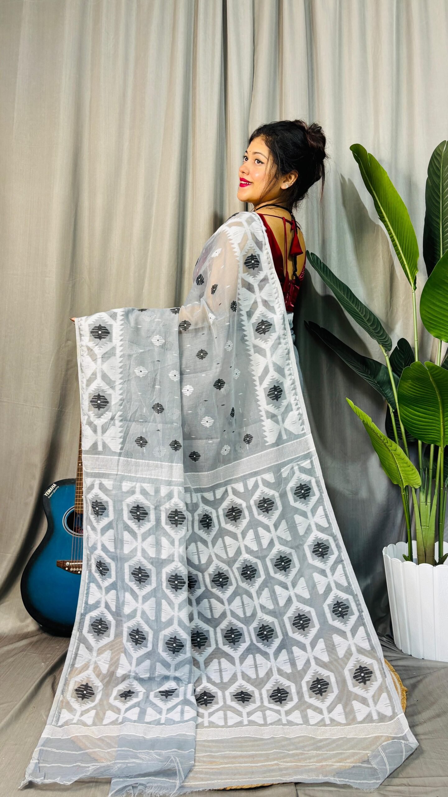 Borfi Soft Grey Black Jamdani Saree - Image 3
