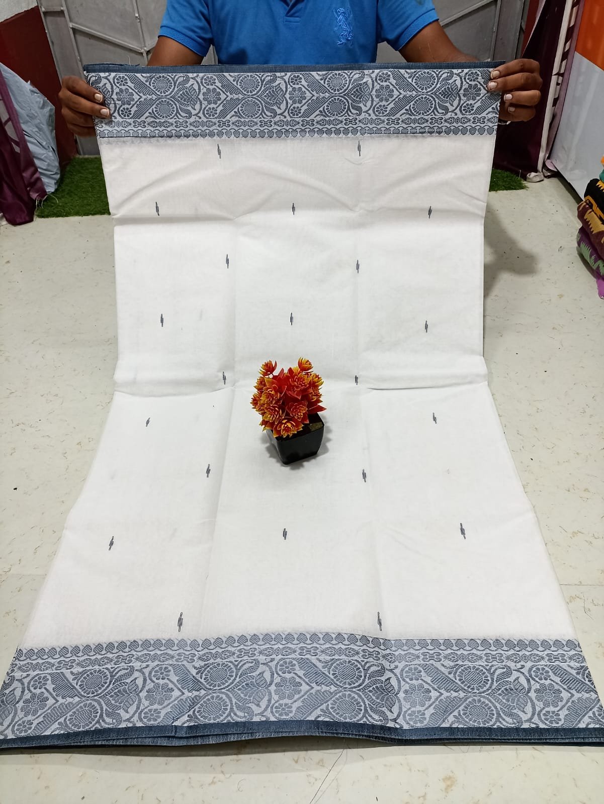Tath Hand Waving White Blue Hard Saree