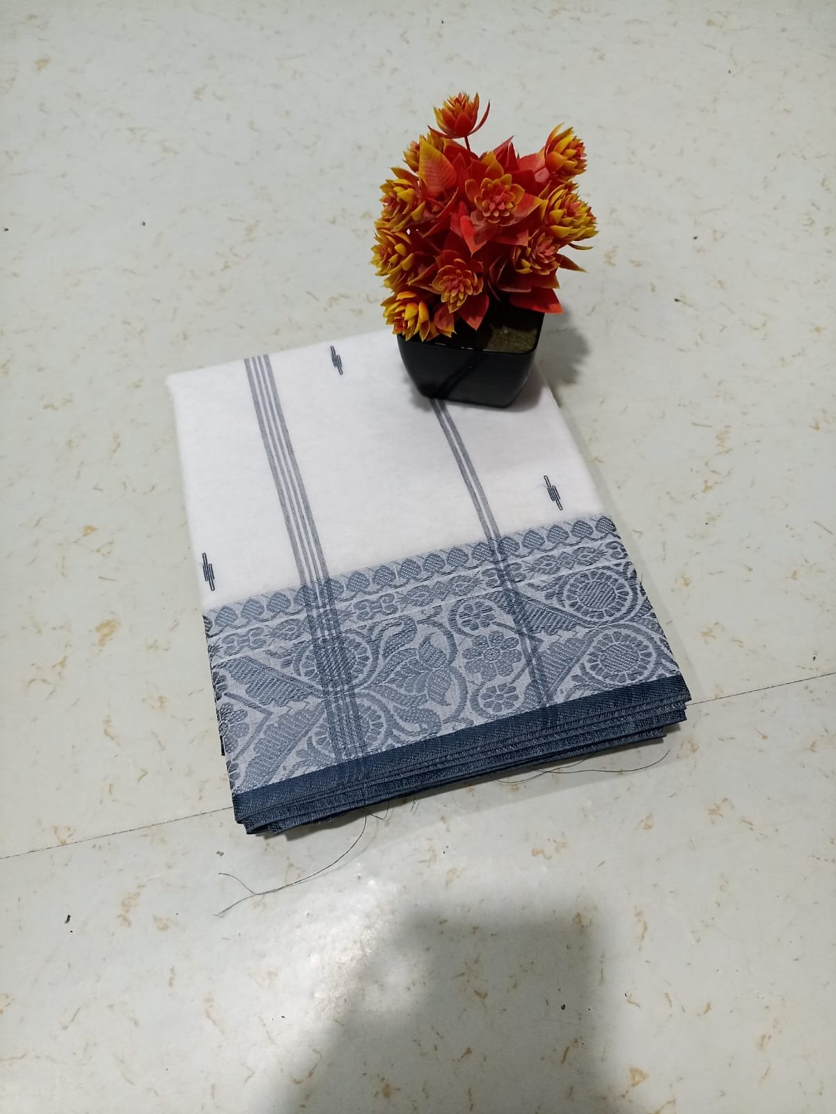 Tath Hand Waving White Blue Hard Saree - Image 3