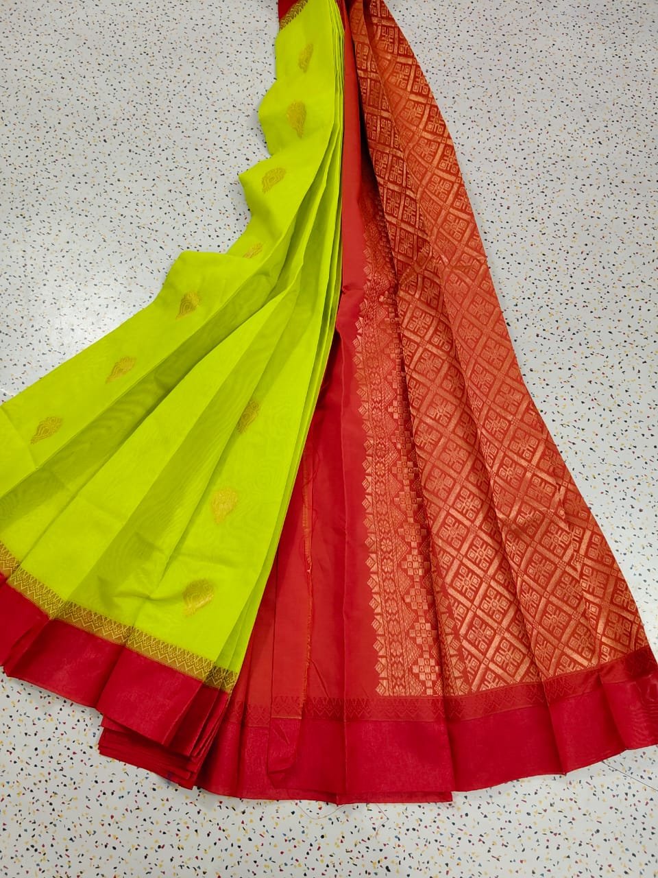 Exclusive Highlight Red Kakinara Silk Saree