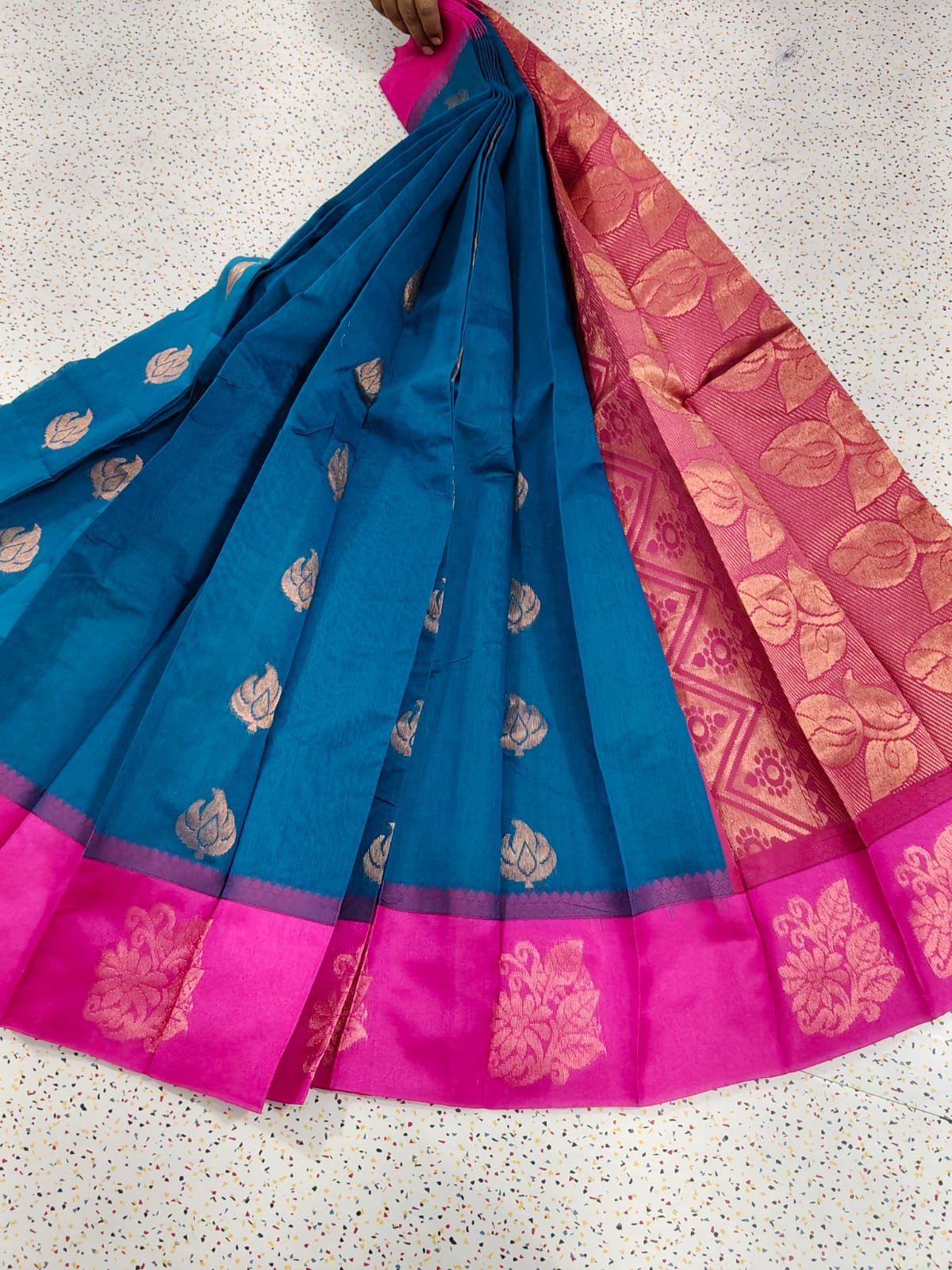Exclusive Raja Pink Kakinara Silk Saree - Image 2