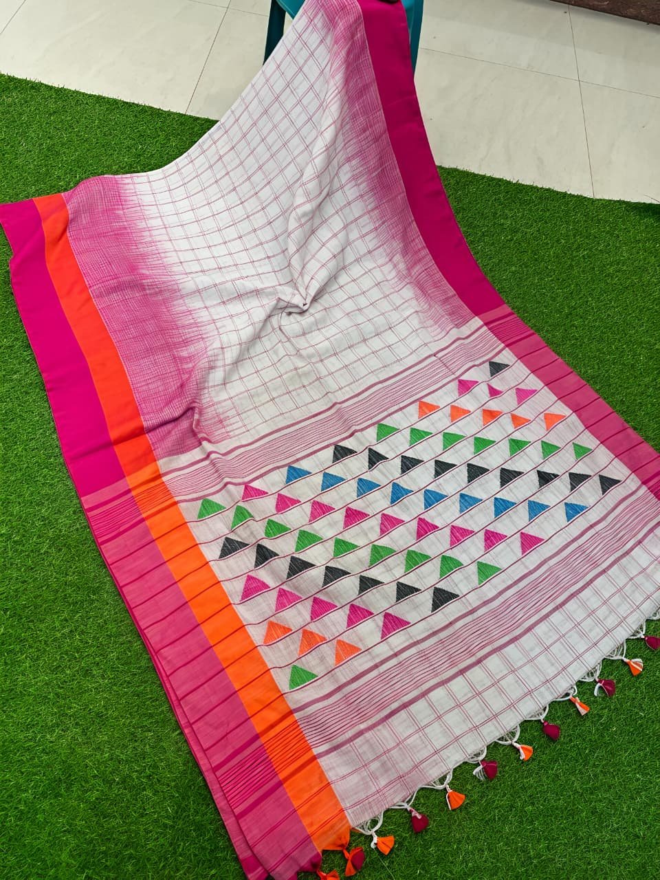 Borfi Ikkat Cotton White Pink Soft Saree