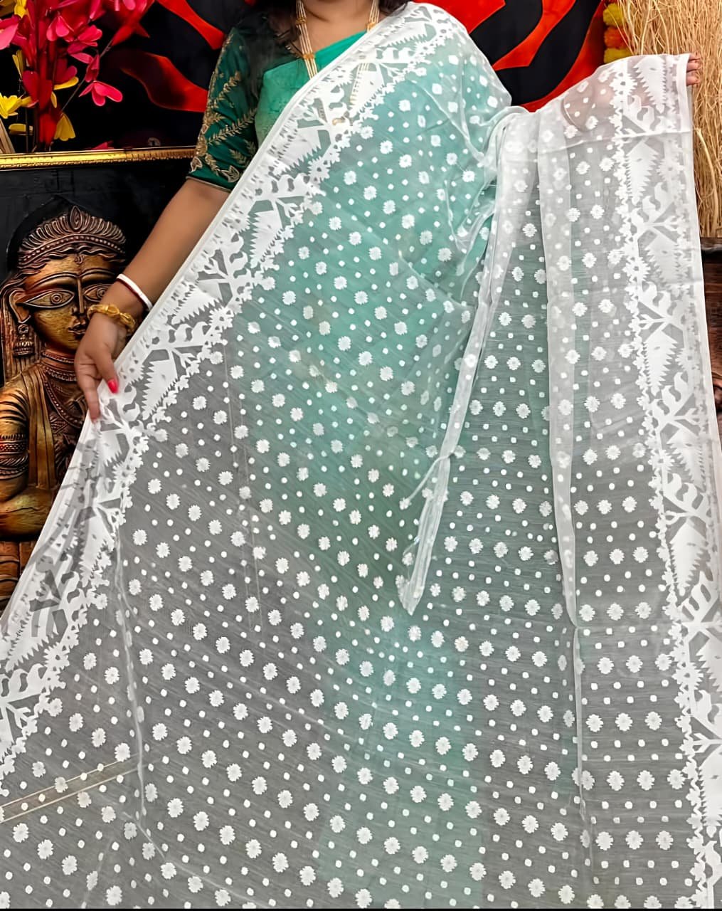 Karat Buti Soft White Self Jamdani Saree - Image 3