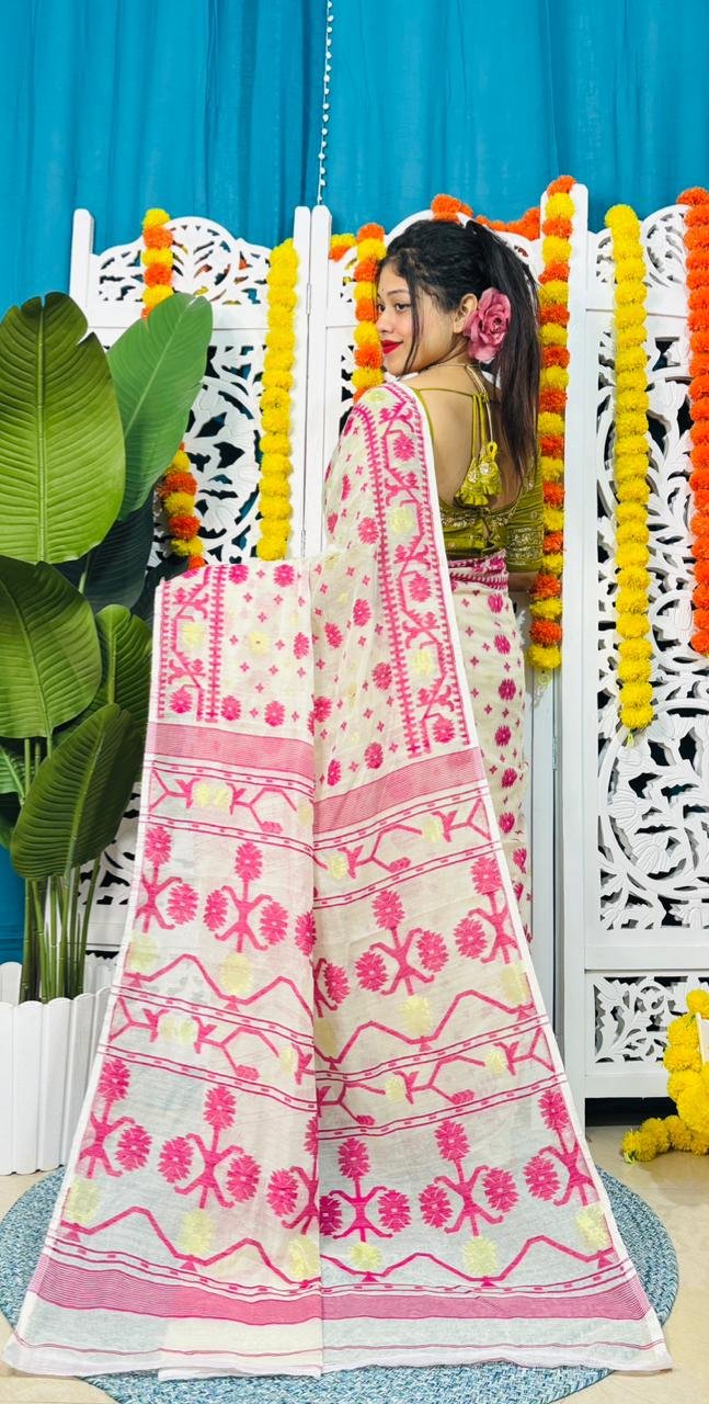 Star Buti Soft Cream Rani Jamdani Saree - Image 3