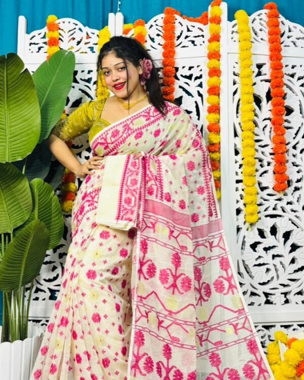 Star Buti Soft Cream Rani Jamdani Saree