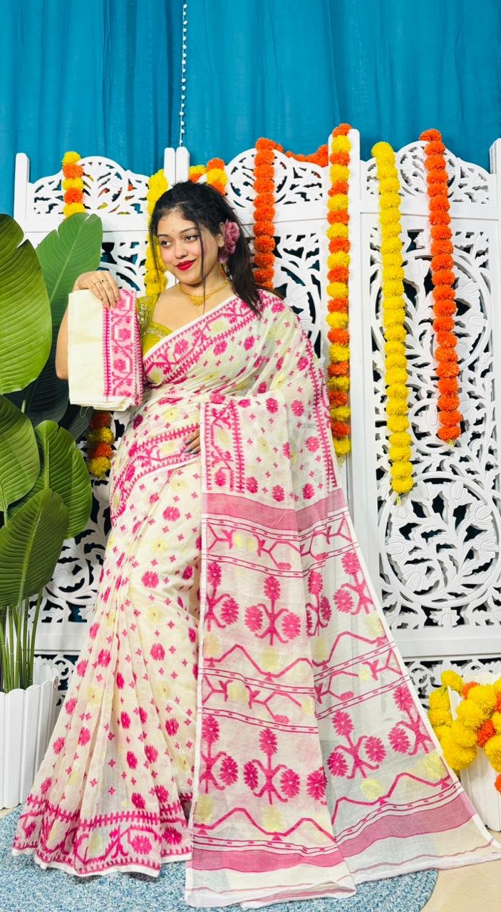 Star Buti Soft Cream Rani Jamdani Saree - Image 2